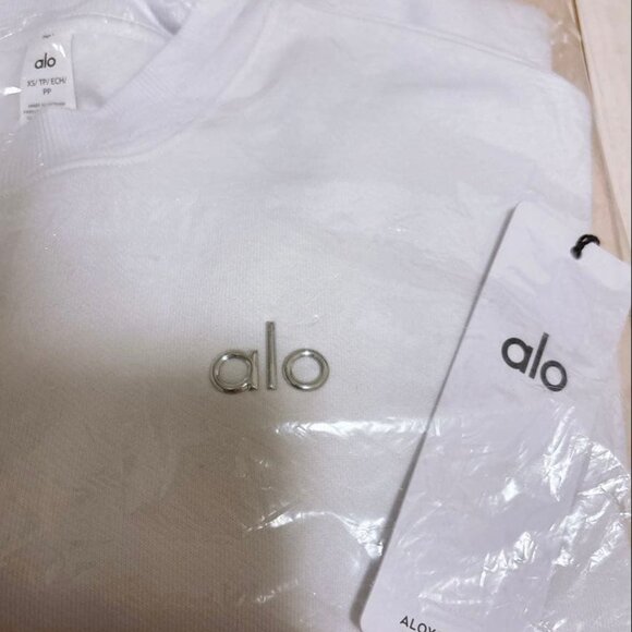 Alo Yoga Accolade Crew Neck Pullover And Sweatpant Set - Picture 2 of 4